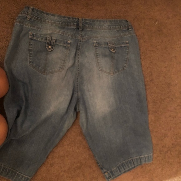 knee length shorts - Picture 2 of 3